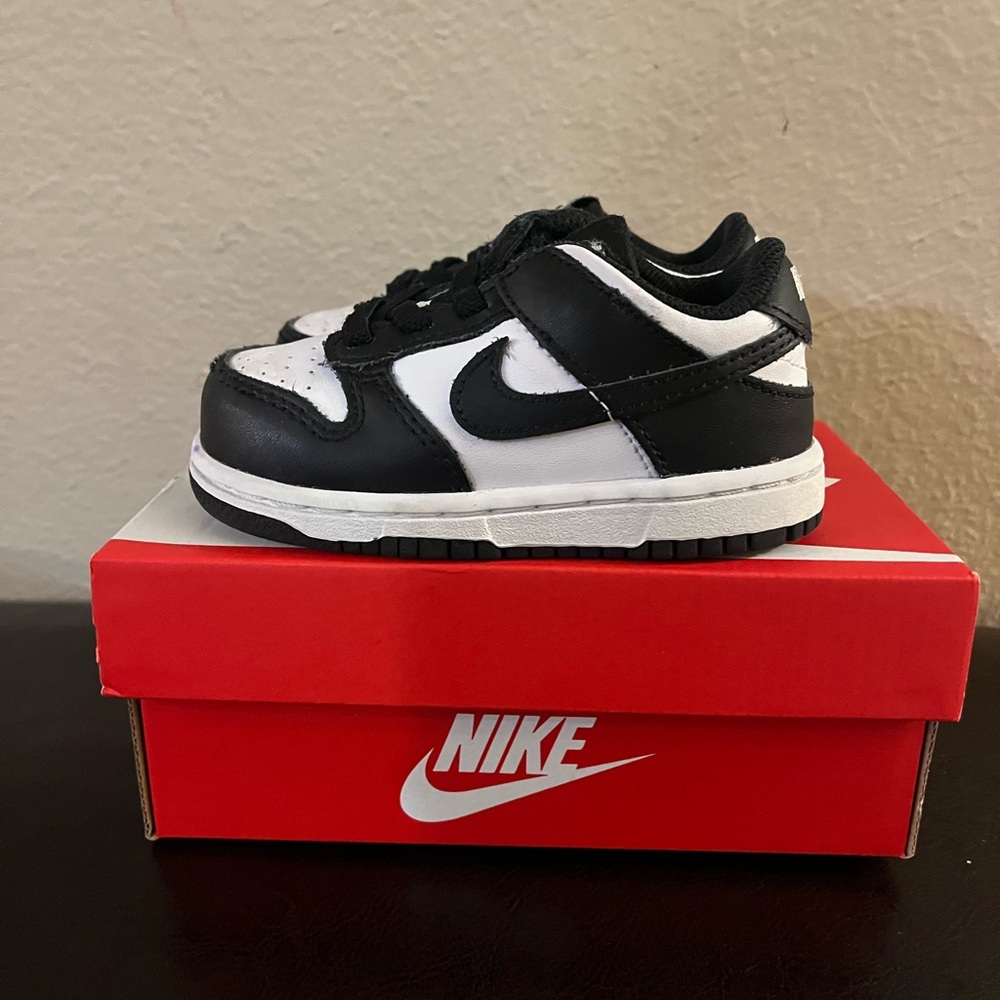Nike Panda Dunks